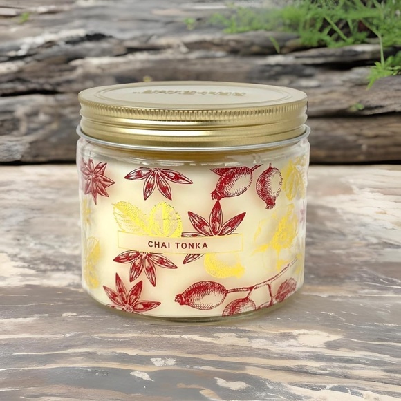 Chai Tonka Luxury Candles - Luxurious Fragrances and a Long-Lasting Burn - Picture 1 of 3